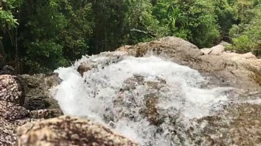 Ağır çekim kadar yakın şelale