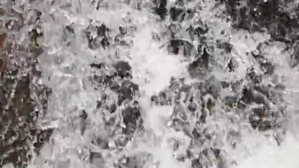 Водоспад крупним планом повільний рух — стокове відео