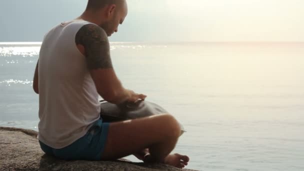 Man playing hang drum — Stock Video