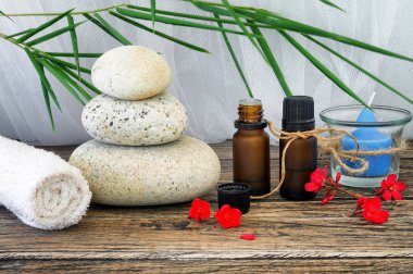 Spa natürmort mum, zen stone ve uçucu yağ