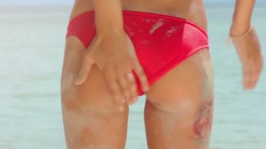 Sandy seksi kadın kalça tropikal plaj