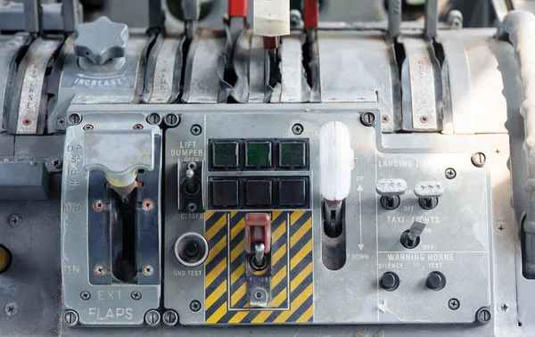 비행기 조종석 장비 지표, 버튼, 및 기기. — 스톡 사진