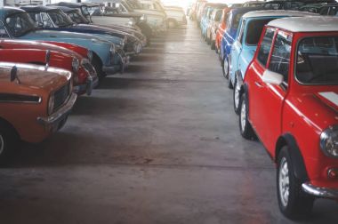 Bangkok, Tayland - 1 Şubat 2017: Jesada araba Müzesi'nde otopark retro vintage arabalar