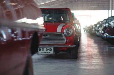 Bangkok, Tayland - 1 Şubat 2017: Jesada araba Müzesi'nde otopark retro vintage arabalar