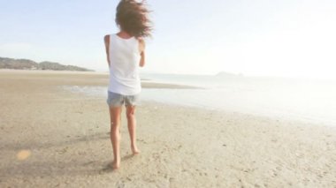 Açık eğleniyor mutlu lezbiyen çift