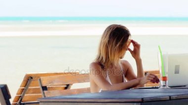 Güzel sarışın kadın serbest meslek