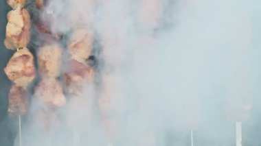 açık havada mangal şiş üzerinde kavurma Barbekü Şaşlık et pişirme