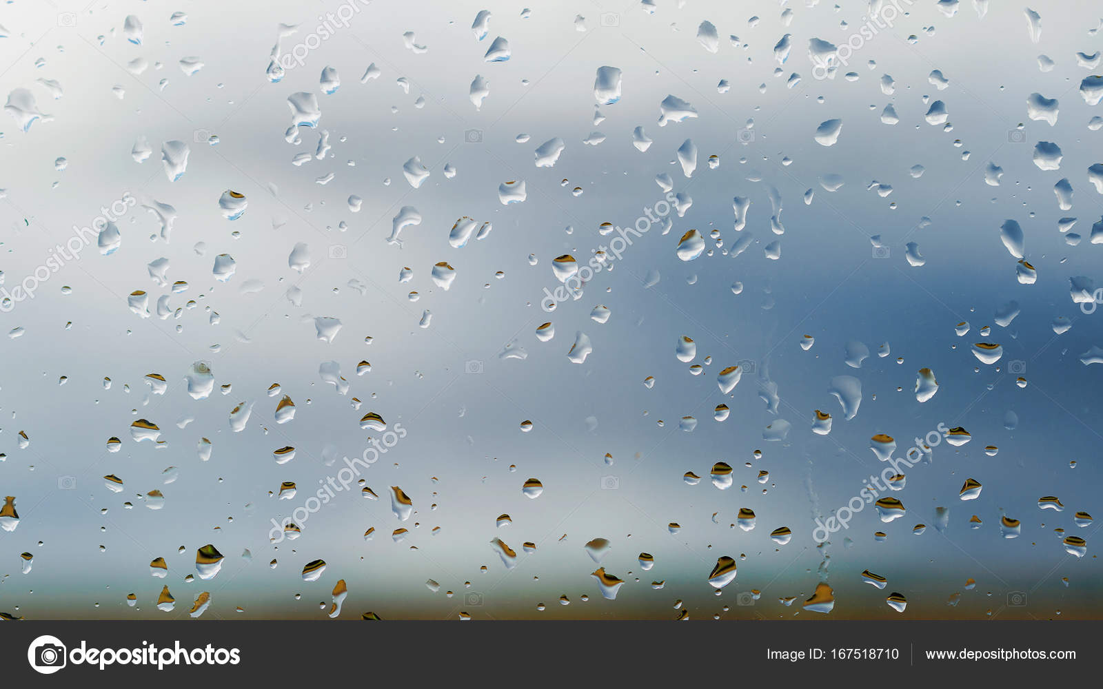 青いガラスの背景に雨の滴 ストック写真 C Romablack 青いガラスの背景に雨の滴 ストック写真 C Romablack