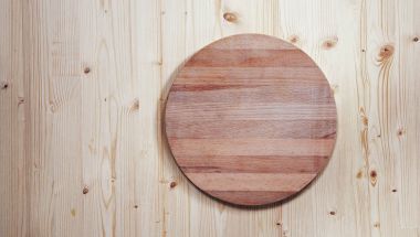 boş yuvarlak ahşap tahta ahşap arka plan üzerinde kesme için