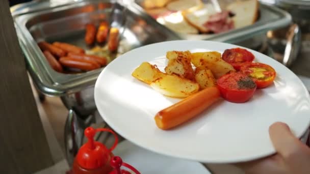 Servicio de catering o desayuno buffet en un hotel — Vídeo de stock