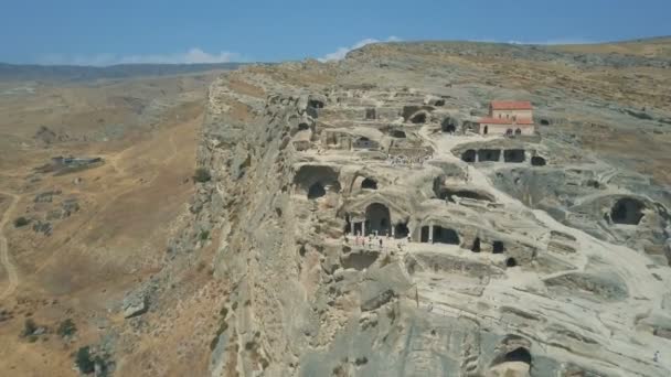 10 srpna 2017 - Uplistsikhe, starověké skalní město poblíž Gori v Gruzii — Stock video