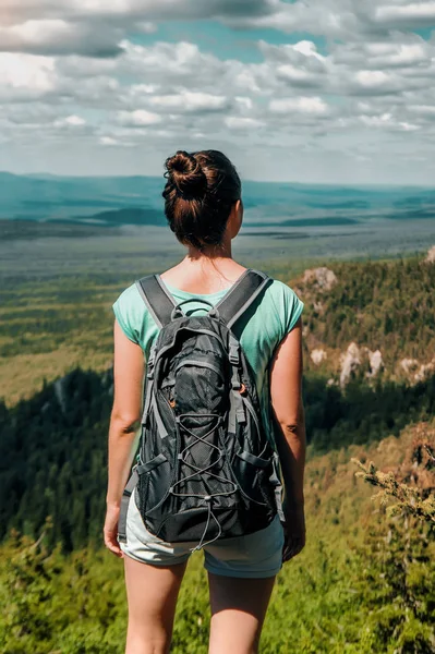 Woman Traveler with Backpack hiking in Mountains with beautiful landscape — Stock Photo, Image