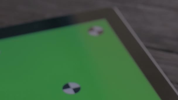 Bitcoins y tableta con una pantalla verde para su contenido — Vídeos de Stock