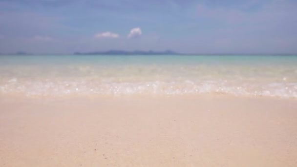 Tropikalnej plaży i ocean — Wideo stockowe