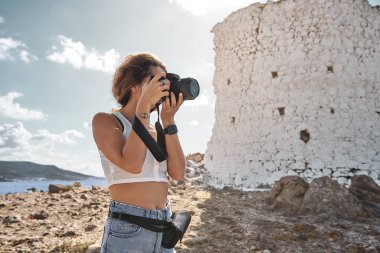 dslr fotoğraf makinesi ile a profesyonel fotoğrafçı kadındır