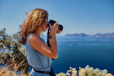 dslr fotoğraf makinesi ile a profesyonel fotoğrafçı kadındır