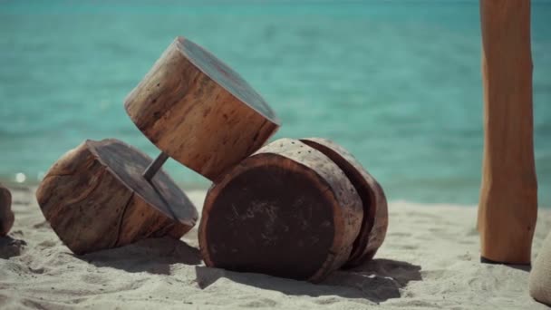 Eco gimnasio en la playa — Vídeo de stock