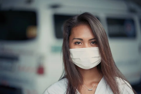 Young beautiful Asian woman or hospital nurse using protective medical face mask — Stockfoto