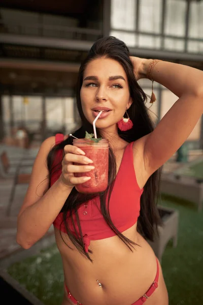 Beautiful young woman drink fruit shake — Stock Photo, Image