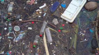 su kirliliği, boş plastik şişe