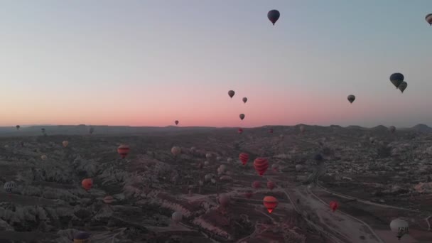 Καππαδοκία Τουρκία - 2 Οκτωβρίου 2019. Γκορέμε Τουρκία. πτήση αερόστατου θερμού αέρα στην Καππαδοκία νωρίς το πρωί — Αρχείο Βίντεο