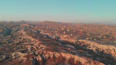 Kapadokya Türkiye - 2 Ekim 2019. Goreme Hindi. Kapadokya 'da sabahın erken saatlerinde sıcak hava balonu uçuşu