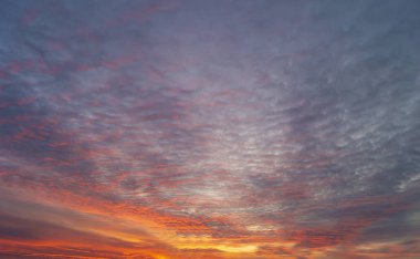 Gün doğumunda güzel gökyüzü