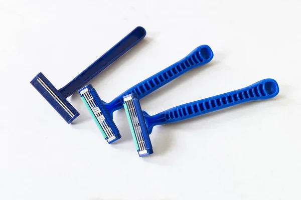 Blaues Rasiermesser mit scharfer Klinge für Männer — Stockfoto