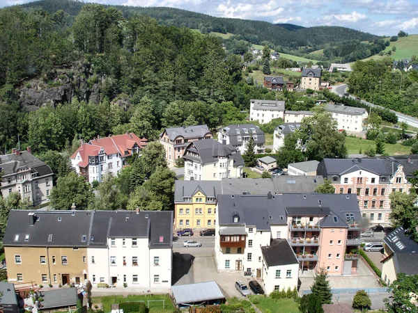 Pequena cidade no Erzgebirge — Fotografia de Stock