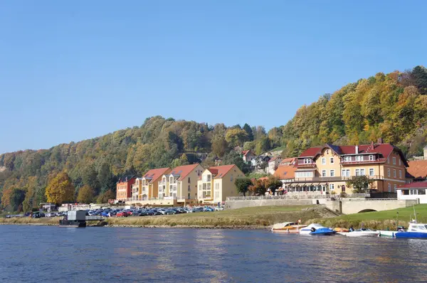 ザクセン ・ スイスでエルベ川でジェチーン — ストック写真