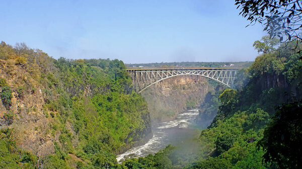 Пограничный мост в Африке
