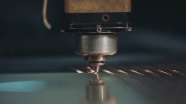 Metal işleme Cnc freze tezgahı. Kesme Metal işleme teknolojisi. Yakın çekim