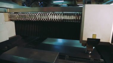 Metal işleme lazer makine. Kesme Metal işleme teknolojisi. bilgisayar cnc