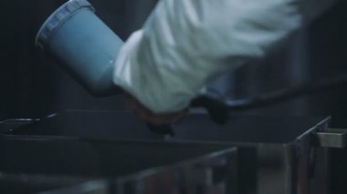 Endüstriyel boya metal elementlerin. Alt boya metal bir otomotiv