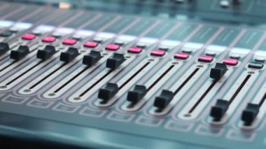 Stüdyo konsol ile lots-in düğme ve donanım blok Studio görüntüler