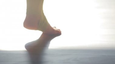 Özel spor giyim Bayan ayaklarda kat Fitnesscenter yürüyüşüne kadar kapatın