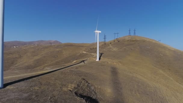 Green energy windmill turbine rotating at farm — Stock Video