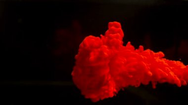 Su mürekkebi yavaş çekim kırmızı ve yeşil renk