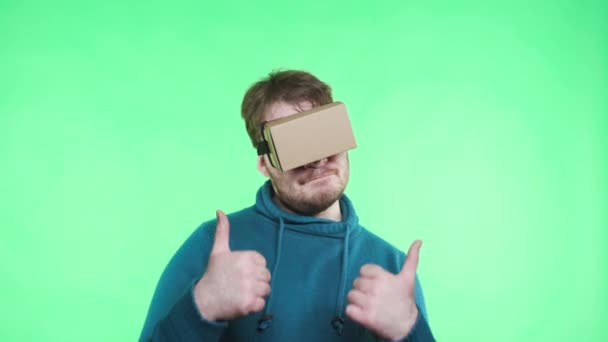 Man enjoy in cardboard google VR headset for phone — Stock Video