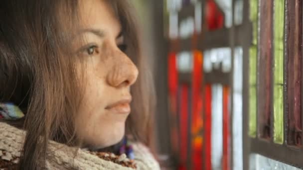 Face portrait of young beautiful woman close up — Stock Video