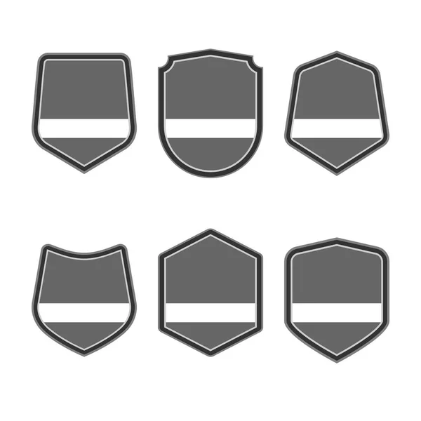 Conjunto de escudos negros con cintas blancas en estilo plano de moda aisladas sobre fondo blanco. Logo Herald y escudo medieval símbolo para el diseño de su sitio web, logotipo. Ilustración vectorial. EPS10 . — Vector de stock