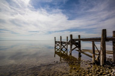 Yansıtıcı göl ve gökyüzü 