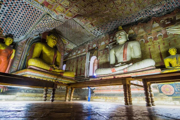 Buda sentada en una cueva — Foto de Stock