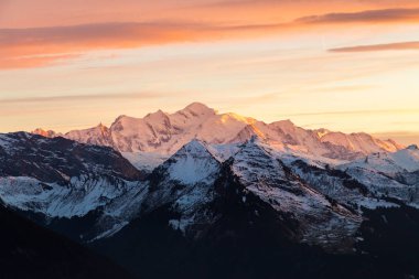 Mont Blanc Dağı'nda günbatımı
