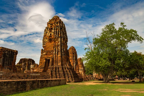 Antiguo templo budista en Ayutthaya, Tailandia — Foto de Stock