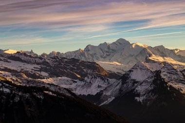 Mont-blanc Fransız Alpleri'nde gün batımında