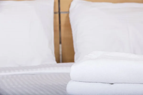 Belsejében egy dupla ágyas hotel — Stock Fotó