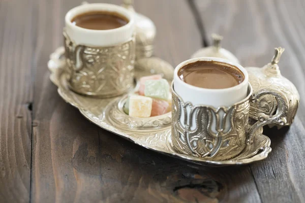 Türkischer Kaffee Und Türkische Köstlichkeiten Auf Hölzernem Boden — Stockfoto