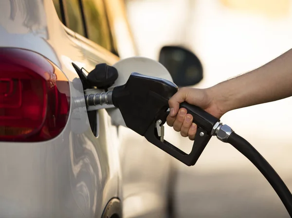 Weißes Auto Tankstelle Mit Kraftstoff Vollgetankt — Stockfoto
