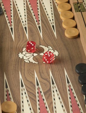 ayrıntı ile iki zar tavla oyunun yakın çekim